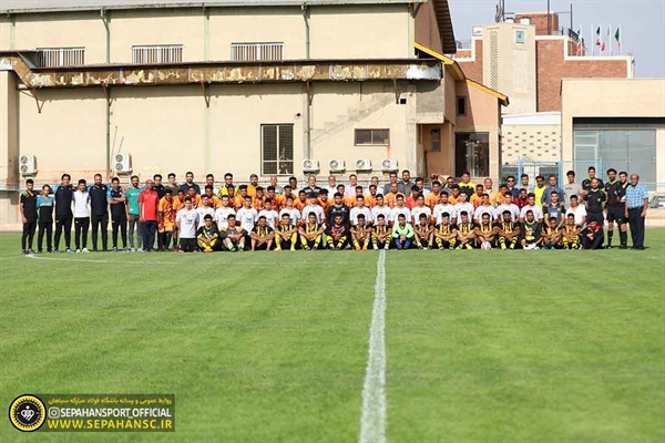 برگزاری اردوی فرهنگی ورزشی باشگاه هدف هرمز و سپاهان قاسم آباد خواف در اصفهان