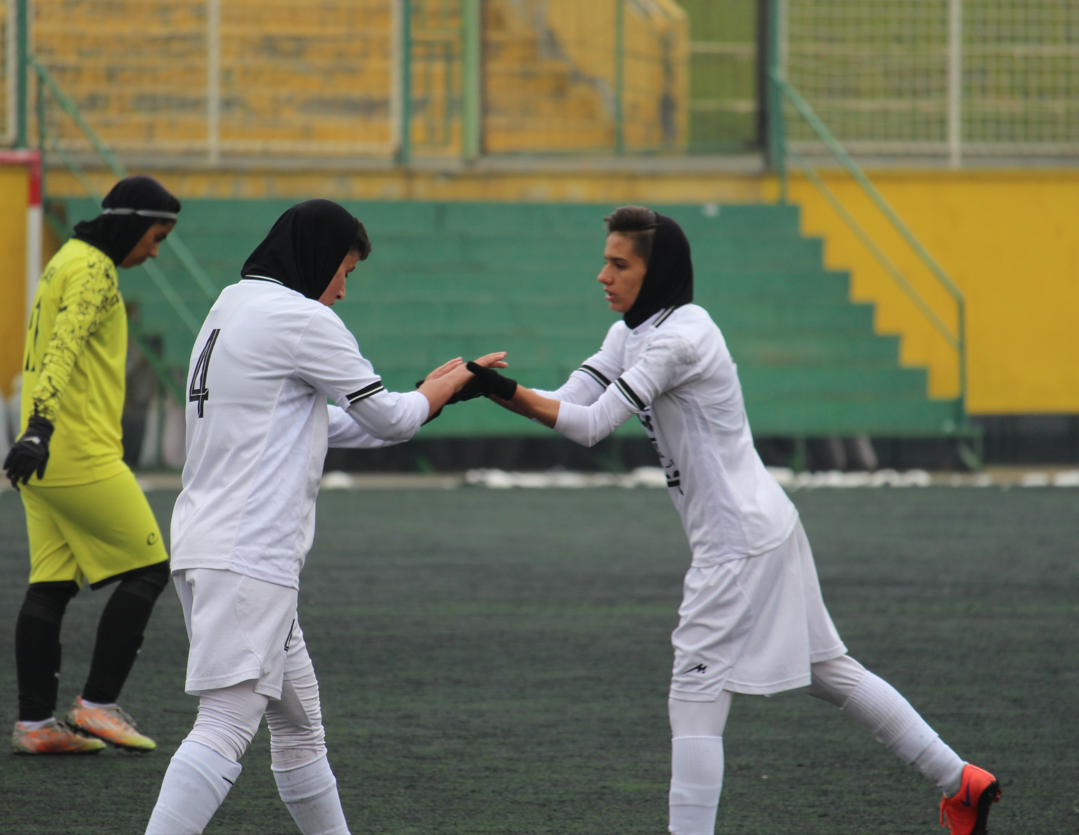 طوفان سپاهان در زمین سرد بادرود/ سپاهان 9 - 0 بادرود